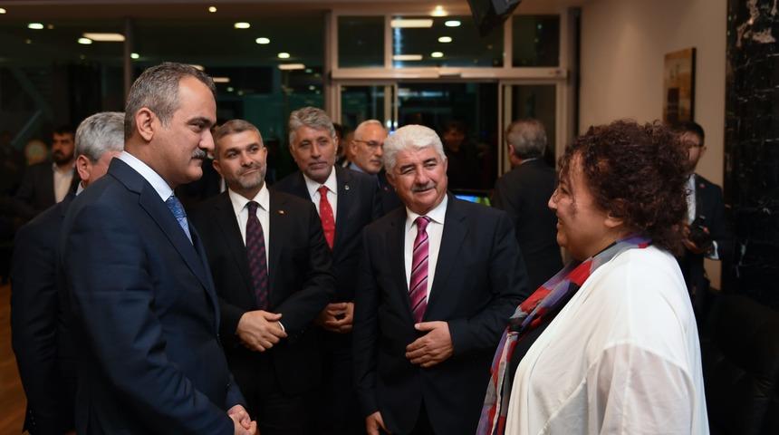 Milli Eğitim Bakanı Mahmut Özer, Hatay'da lise öğretmeniyle buluştu