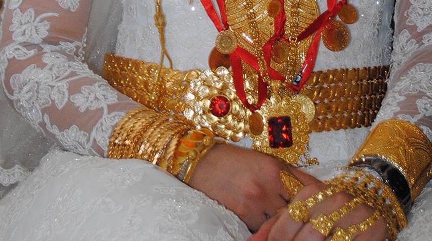 Düğünde takılan bütün altınları ve paraları çalıp kaçtılar! Gözaltına alınanlardan biri...