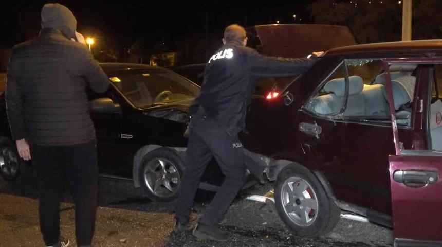 Kırıkkale'de iki otomobil &ccedil;arpıştı: 4 kişi yaralandı