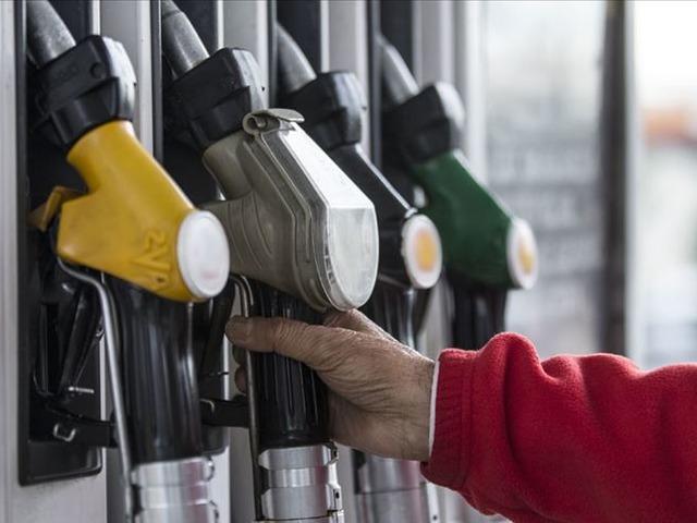 Resmi Gazete'de yayımlandı! Akaryakıt fiyatlarında ge&ccedil;ici olarak eşel mobil sistemi devreye alındı