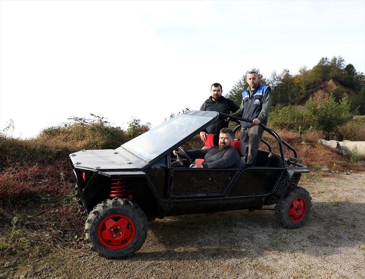 Herkes 'olmaz yapamazsınız' diyordu! Evlerinin balkonunda 5 ayda bitirdiler... Bu araç için 25 bin TL harcadılar G3