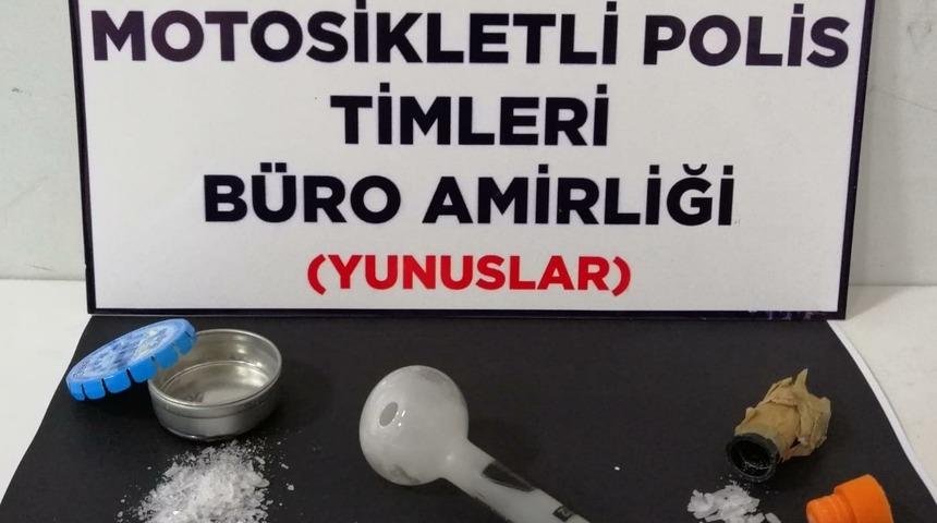 Kütahya’da Yunus Timlerince 5 kişinin üzerinde uyuşturucu ele geçirildi