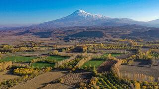 Iğdır'daki İrem Bağları'nda sonbahar renkleri dron ile görüntülendi