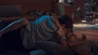 Nişanlısının kıskançlık krizi ayrılık getirmişti... Dilan Çiçek Deniz ve Burak Deniz'den Kal filminde ateşli sahneler