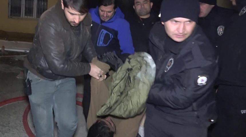 Mahalleyi ayağa kaldıran olay! Kendini içeri kilitleyip evini yaktı