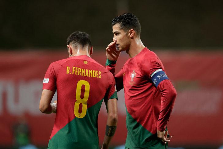 Cristiano Ronaldo'nun yüzüne bakmadı! Taraftarlardan Bruno Fernandes'e büyük tepki... "O senin kariyerinden daha büyük" G4