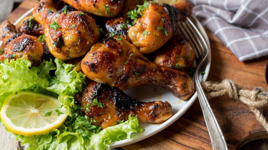 Bu tarif parmakları yedirir! İşte fırında yumuşacık soslu tavuk tarifi