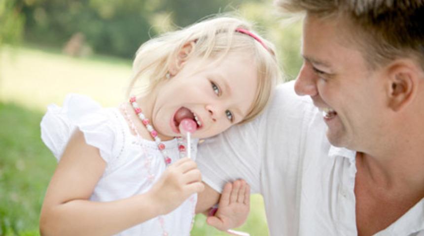 Babasını Seven Kız &Ouml;zg&uuml;venli