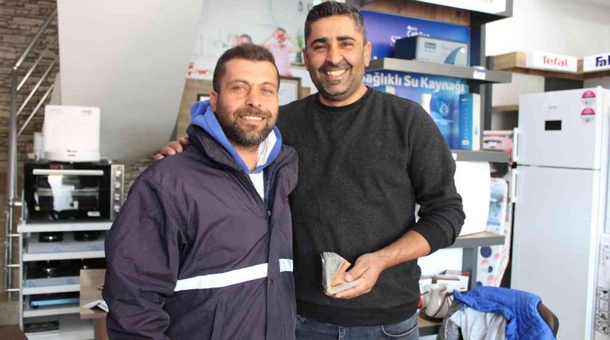 Aydın’da gazete dağıtıcısından “insanlık ölmemiş” dedirten hareket