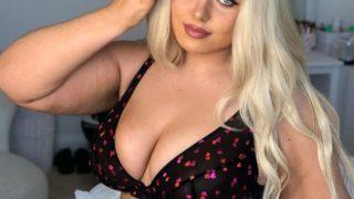 Büyük beden sosyal medya fenomeni Isabel Nicholls Nall, iç çamaşırlı pozlarıyla hayranlarını büyüledi! Zümrüt yeşili...