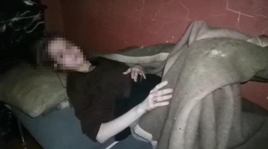 Kocaeli'deki binanın 5'inci katından dram çıktı! Karanlık bir odada çocuğu ile baş başa...