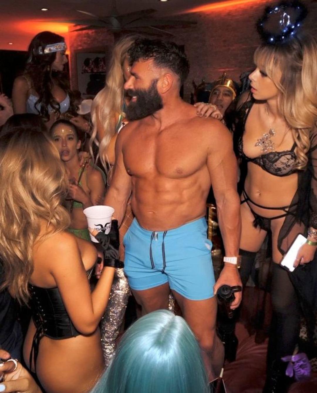 Sosyal medyanın fenomen &ccedil;apkını Dan Bilzerian fl&ouml;rt tavsiyesi verdi! "Reddedilmeye alışın " dedi, yer yerinden oynadı