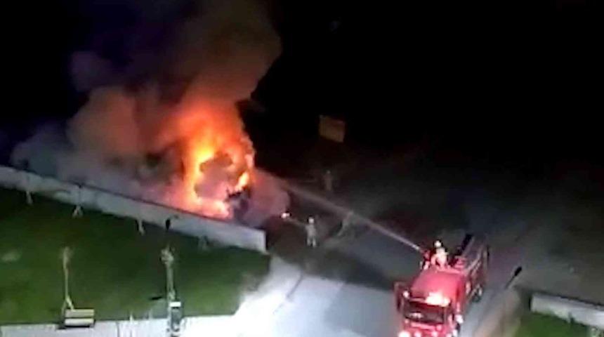 Park halindeki tanker alev alev yandı