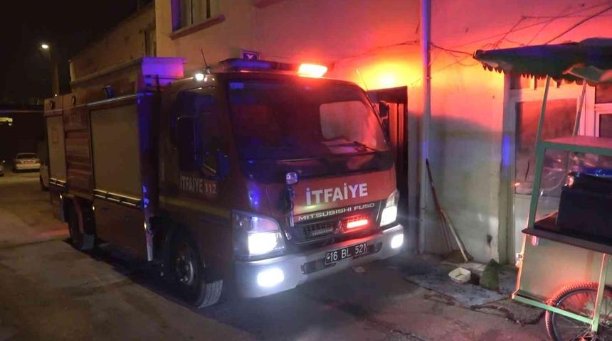 Sigara içerken uyuyakalınca kendisi de yandı