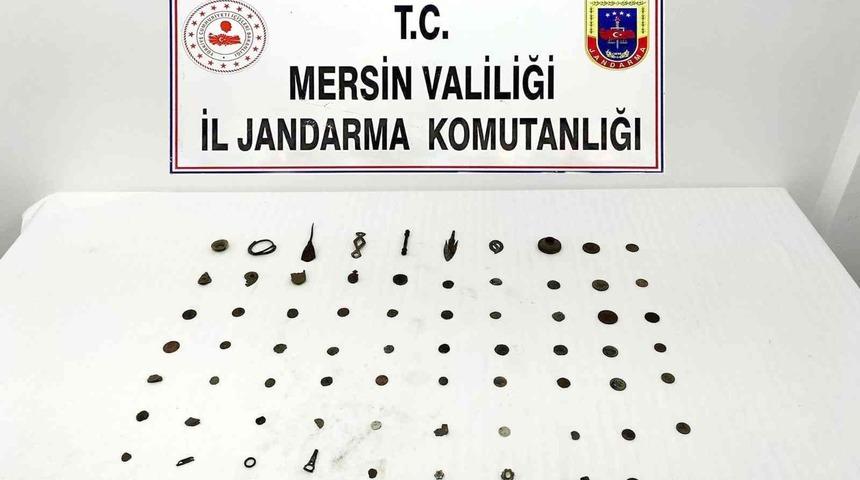 Tarihi eserleri satmak için müşteri ararken jandarmaya yakalandı