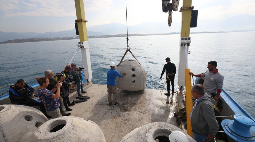 İskenderun Körfezi'ne bırakılan yapay resiflerle canlı çeşitliliği artacak