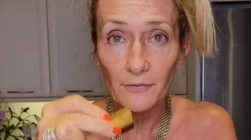 Bakım hilesini TiKTok'ta paylaştı: Göz altı torbalarından kurtulmanın yolu mutfaktan geçiyor