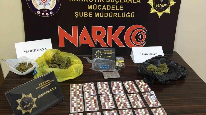 Otobüste yolculuk eden şahsın üzerinde uyuşturucu çıktı