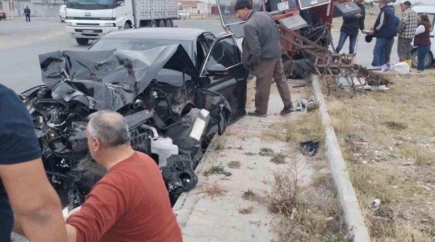 Enez Belediye Başkanı G&uuml;nen&ccedil; kaza yaptı, makam arabası hurdaya d&ouml;nd&uuml;