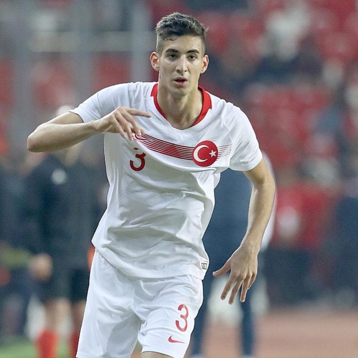 Son dakika: 'Parçalı derken, Çubuklu'yu giyecek!' Galatasaray istedi, Fenerbahçe kapıyor! Milli yıldız Mert Müldür, Kadıköy yolunda... G4