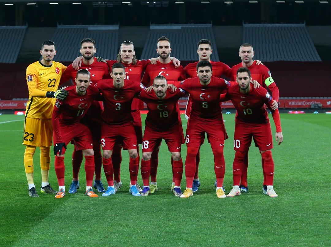 Son dakika: 'Par&ccedil;alı derken, &Ccedil;ubuklu'yu giyecek!' Galatasaray istedi, Fenerbah&ccedil;e kapıyor! Milli yıldız Mert M&uuml;ld&uuml;r, Kadık&ouml;y yolunda...