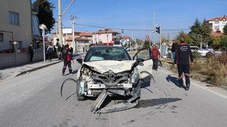 Burdur’da otomobil ile motosikletin çarpıştığı kazada iki kişi ağır yaralandı
