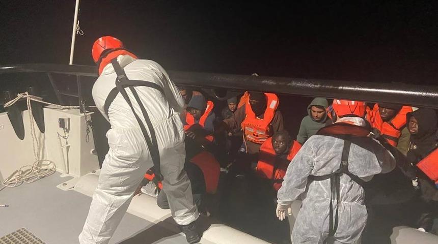 Kuşadası açıklarında 75 düzensiz göçmen kurtarıldı