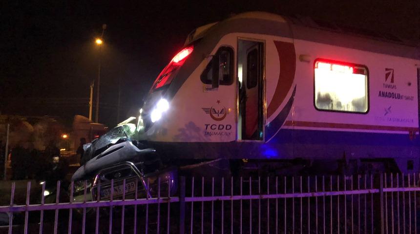 Aydın'da trenin çarptığı cipin sürücüsü öldü