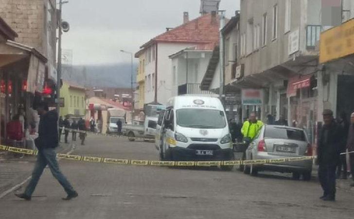 Kayseri'de baba oğul sokak ortasında silahla vuruldu: 1 ölü 3 yaralı