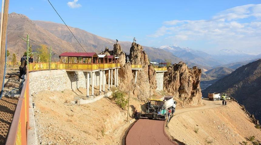 Şemdinli Seyir Tepesi yolu asfaltlandı