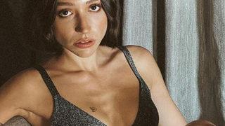 Zeynep Bastık'tan bornozlu poz! Dua Lipa'yı taklit etmeyi bırak