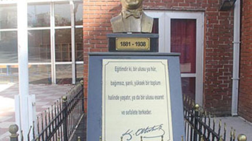 Okul bahçesinde inanılmaz kaza