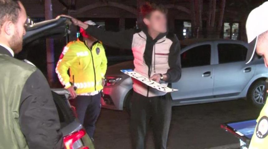 Plakasız sürücüden şaşırtan tepki: Bırakın eve gideyim babam görecek