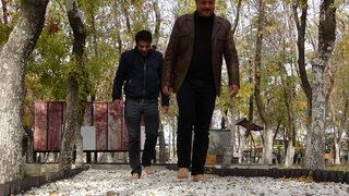 Ne ağrı kalır ne de yorgunluk! Çıplak ayakla yürüyene şifa veriyor