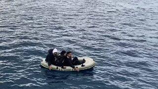 Kuşadası açıklarında 32 düzensiz göçmen kurtarıldı