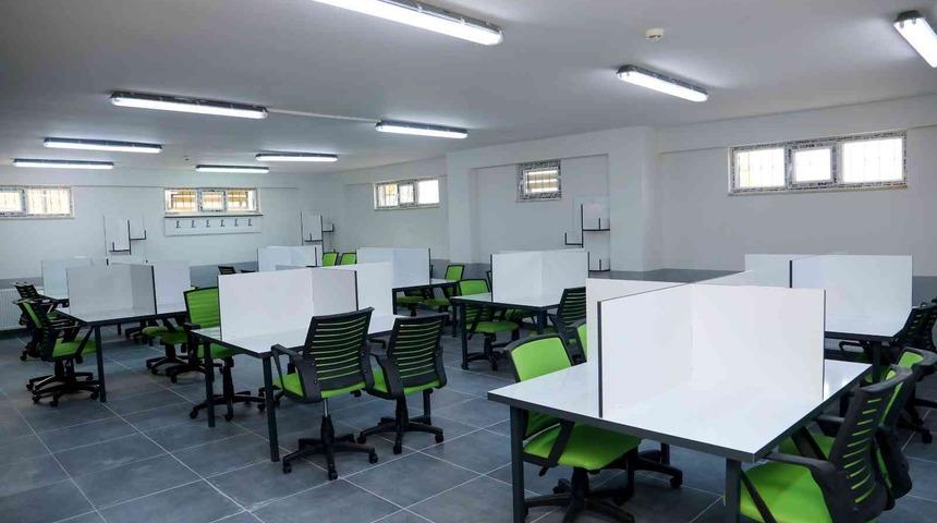 Van Büyükşehir Belediyesinden 235 okula kütüphane