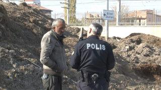 Eskişehir'de yürek sızlatan iddia... Sokak hayvanlarına verilen yemeklerden yedi, yardım teklifini kabul etmedi