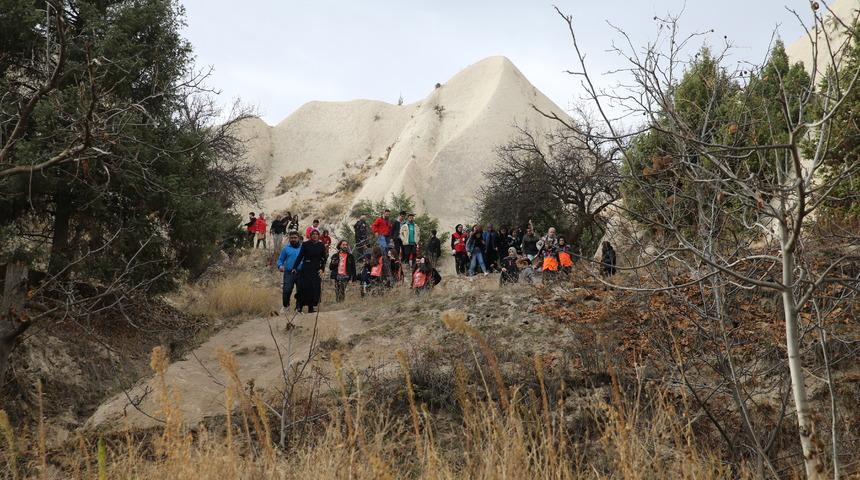 Kapadokya'da Vali Becel ve gönüllüler çevre temizliği yaptı