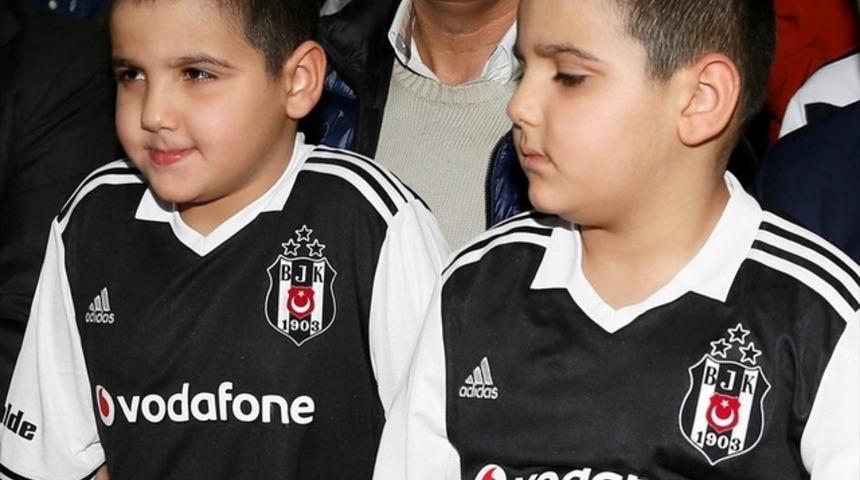 İzmir Beşiktaşlılar Derneğinden anlamlı destek