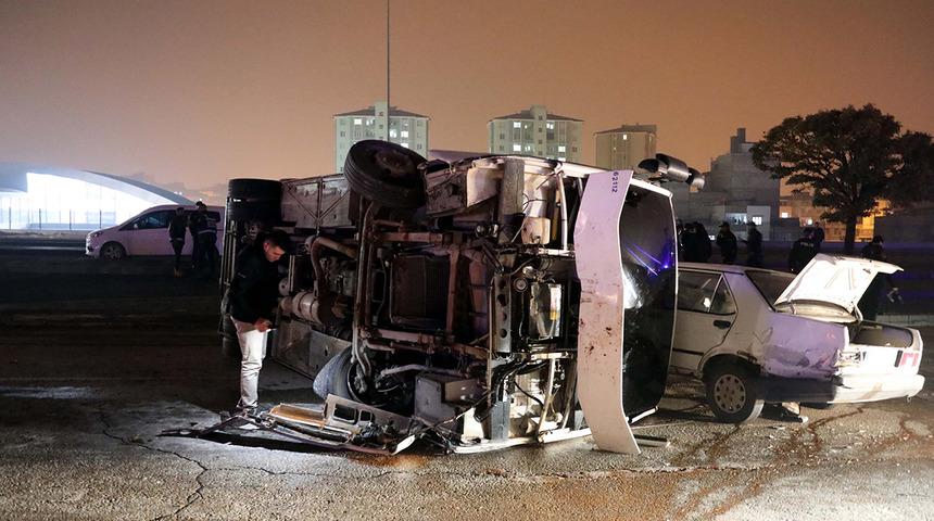 Gaziantep’te otomobille polis midibüsü çarpıştı! 5'i polis 6 yaralı