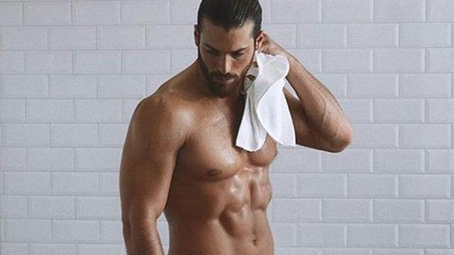 Can Yaman'dan boxerlı paylaşım! O hali dünyanın her yerinden yorum aldı: Şunu görmemek için çıkıyorum