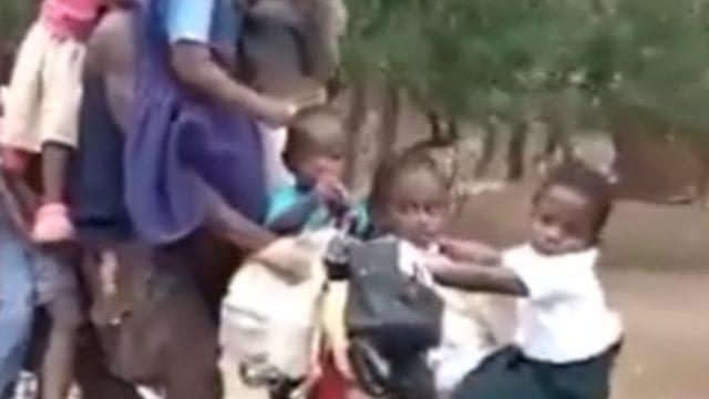 Bir bisiklete 9 çocuğu sığdırdı! Kendisiyle birlikte 10 kişilik yolculuk sosyal medyada tepki çekti