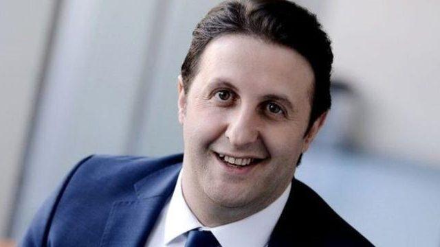 İlker Ayrık kimdir? Geniş Aile ve Ben Bilmem Eşim Bilir ile büyük çıkış yakalamıştı! Şarkılar Bizi Söyler'in konuğu İlker Ayrık'ın biyografisi