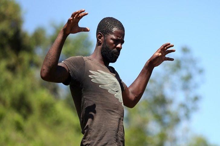 Jandarma geldi, karakola götürüldü! Beşiktaş'ın unutulmaz isimlerinden Nouma hayranının parmağını kırdı... İşte nedeni G5