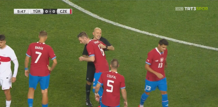 Son dakika: Cüneyt Çakır, Türkiye - Çekya maçının 5. dakikasında 'son düdüğünü' çaldı! 'Türkiye seninle gurur duyuyor' tezahüratlarıyla jübile... G5