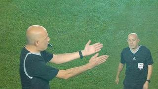 Son dakika: Cüneyt Çakır, Türkiye - Çekya maçının 5. dakikasında 'son düdüğünü' çaldı! 'Türkiye seninle gurur duyuyor' tezahüratlarıyla jübile...