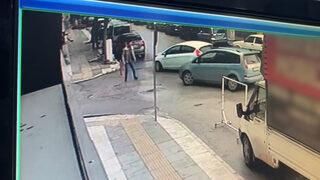 Çarpışan araçların arasında kalmaktan kıl payı kurtuldu! O anlar saniye saniye görüntülendi