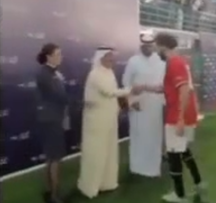 Mohamed Salah'tan çok konuşulacak hareket! Maç sonu kadının elini sıkmadı ve... G1