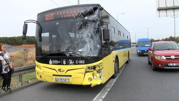 TEM'de feci kaza! İETT otobüsü ile servis minibüsü çarpıştı: 7 yaralı