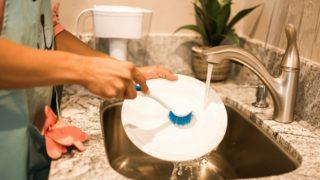 Bulaşıkları hızlıca elinde yıkamak isteyenler için en iyi bulaşık deterjanları